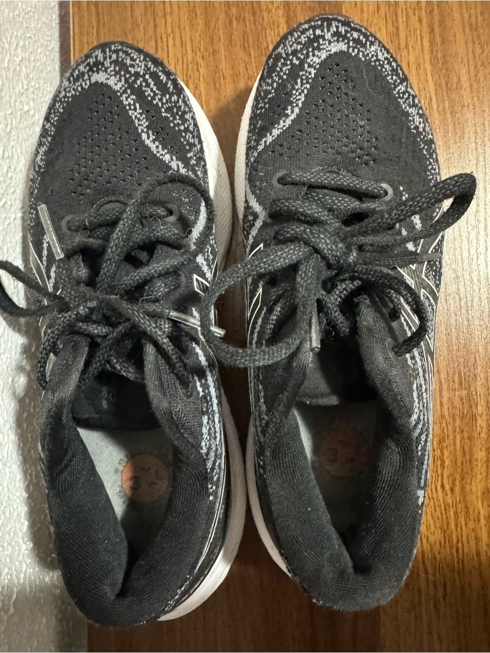 ASICS Women’s Gel-Kayano 29 Running Sneakers Black And White Size 6 Wide - Picture 5 of 8